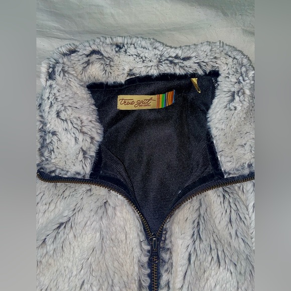 Faux Fur Zip Up Jacket - Picture 3 of 6